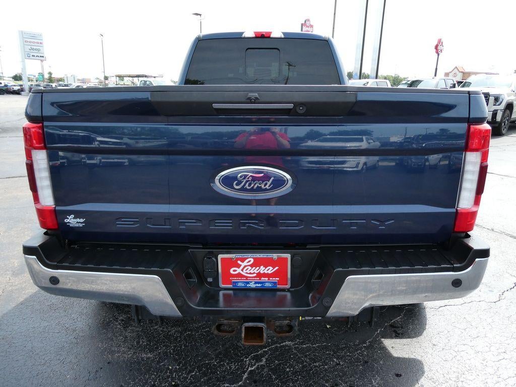 2017 Ford Super Duty F-350 DRW Lariat 4WD Crew Cab 8' Box