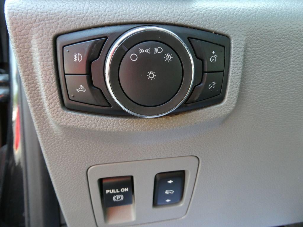 2015 Ford F-150 4WD SuperCrew 5-1/2 Ft Box XLT