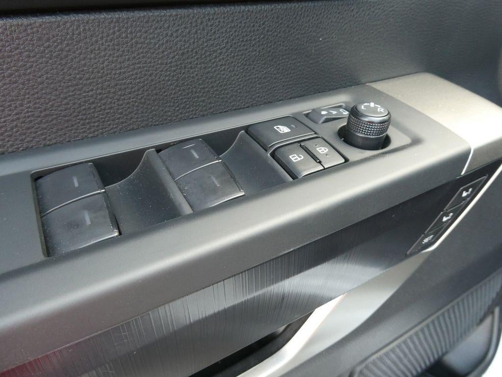 2026 Toyota Tundra 4WD 4WD Platinum CrewMax 5.5' Bed (Natl)