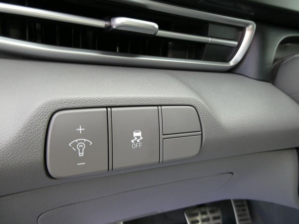 2025 Hyundai ELANTRA SEL Sport IVT