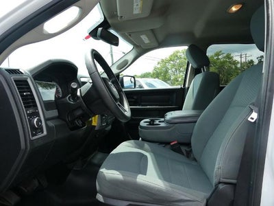 2014 RAM 1500 4WD Crew Cab 5.7 Ft Box Express