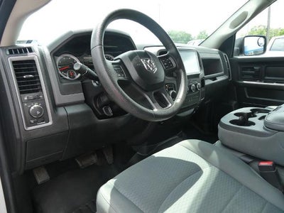 2014 RAM 1500 4WD Crew Cab 5.7 Ft Box Express