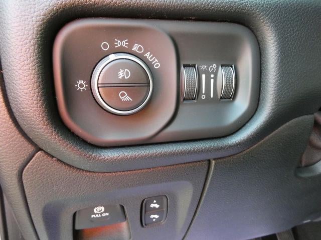 2019 RAM 1500 Big Horn/Lone Star 4x4 Crew Cab 5'7" Box