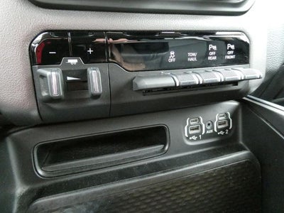 2020 RAM 1500 Big Horn 4x4 Crew Cab 5'7" Box