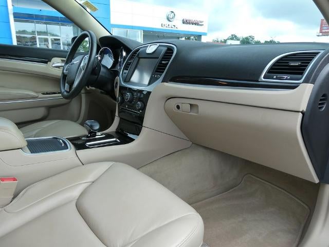 2014 Chrysler 300 4dr Sdn RWD