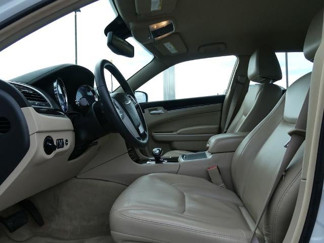 2014 Chrysler 300 4dr Sdn RWD