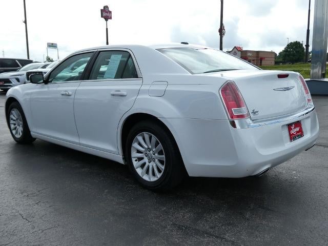 2014 Chrysler 300 4dr Sdn RWD