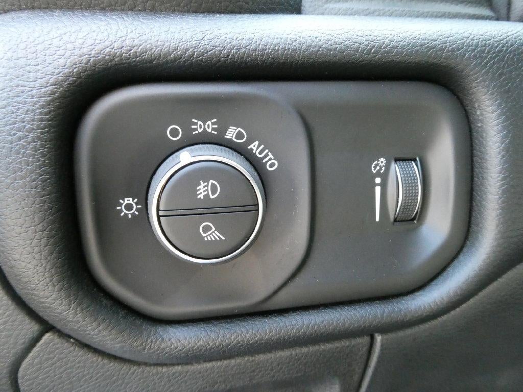 2022 RAM 1500 Lone Star Crew Cab 4x4 5'7" Box