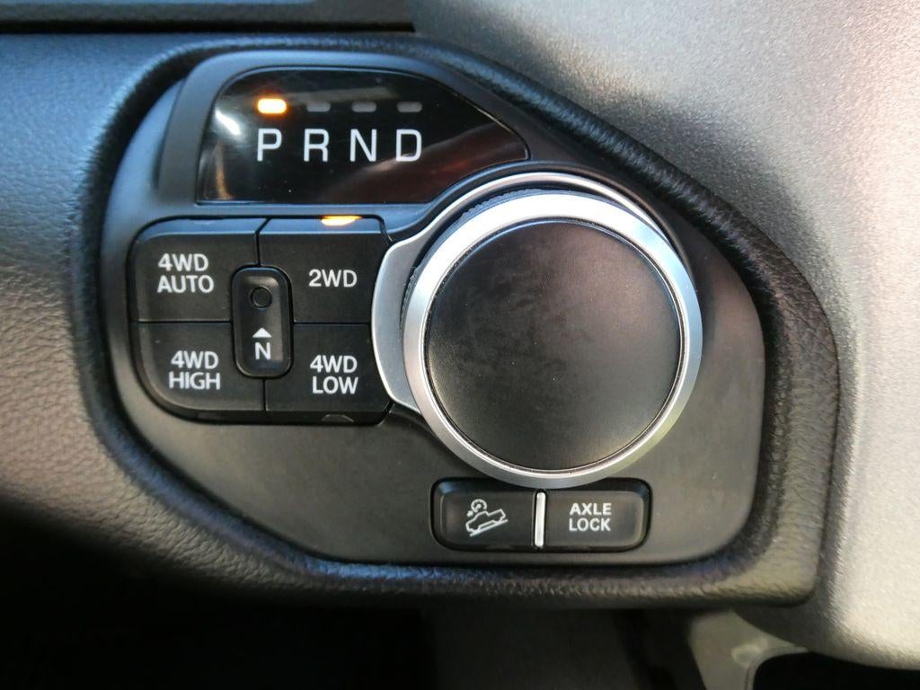 2020 RAM 1500 Big Horn Crew Cab 4x4 5'7" Box