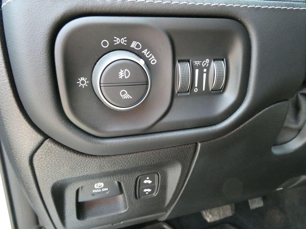 2022 RAM 1500 Limited Crew Cab 4x4 5'7" Box