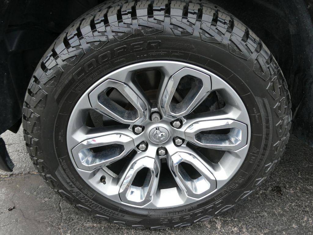 2022 RAM 1500 Laramie Crew Cab 4x4 5'7" Box