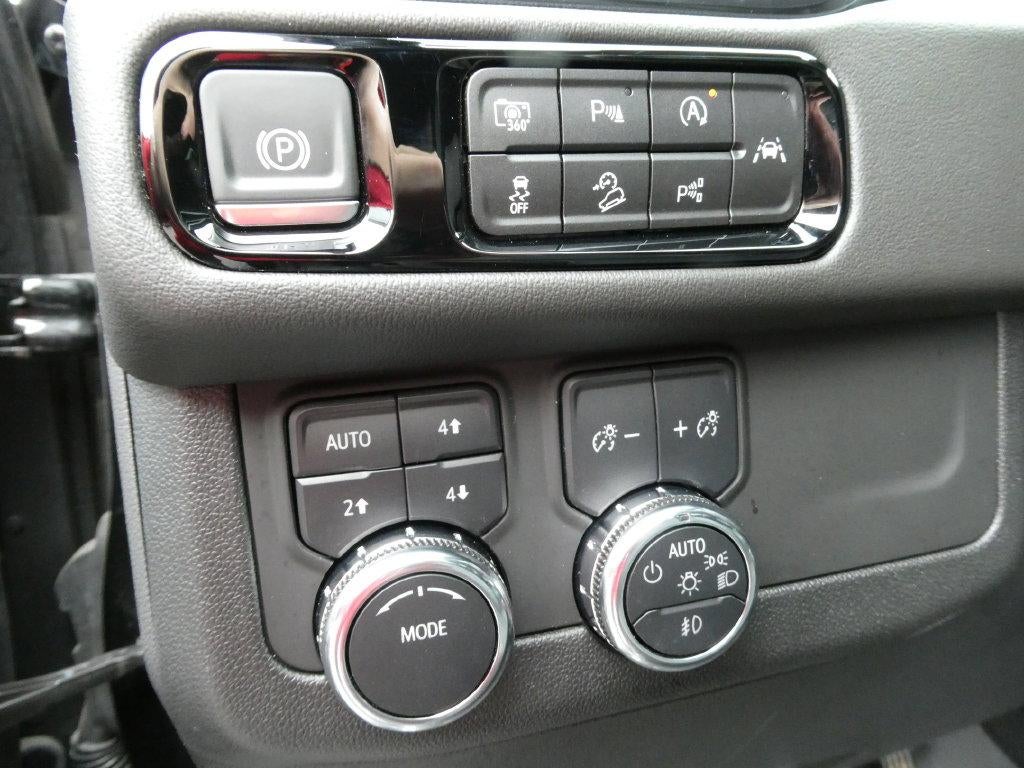2025 GMC Yukon XL AT4