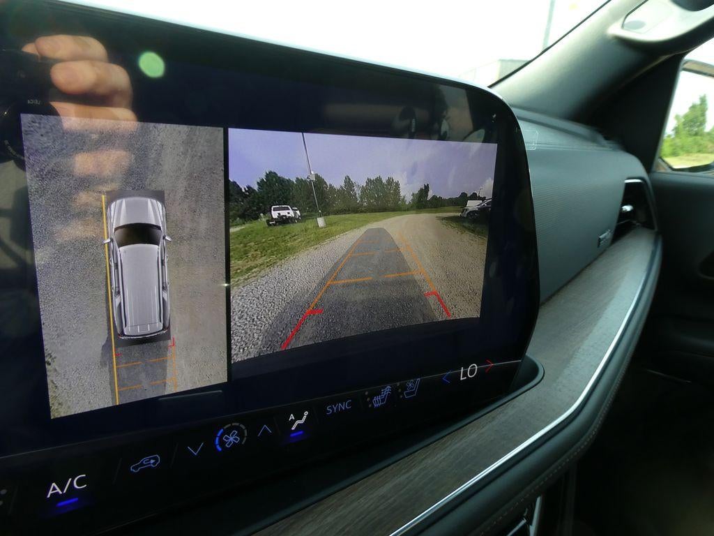 2026 Chevrolet Suburban High Country - Photo 31