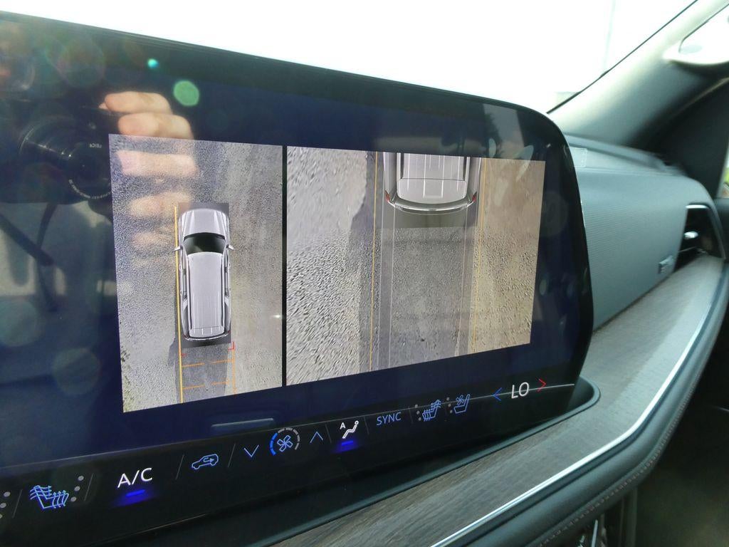 2026 Chevrolet Suburban High Country - Photo 32