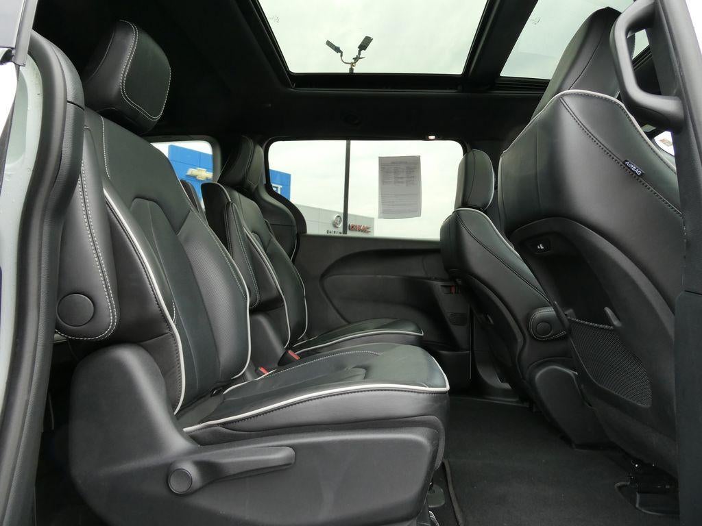 2024 Chrysler Pacifica Hybrid Premium S Appearance Pkg