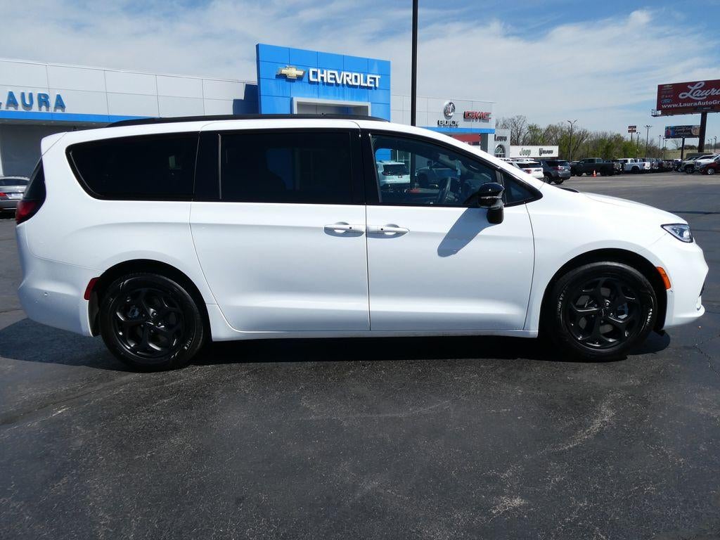 2024 Chrysler Pacifica Hybrid Premium S Appearance Pkg