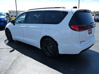 2024 Chrysler Pacifica Hybrid Premium S Appearance Pkg