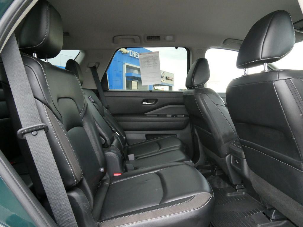 2023 Nissan Pathfinder SL 4WD