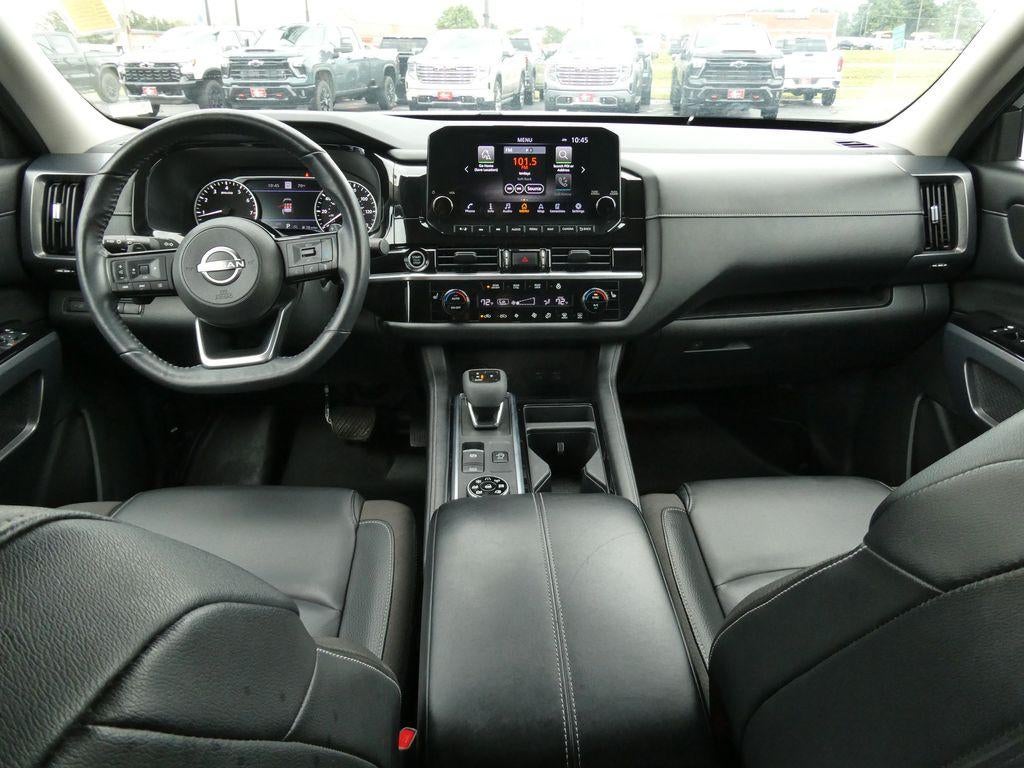 2023 Nissan Pathfinder SL 4WD