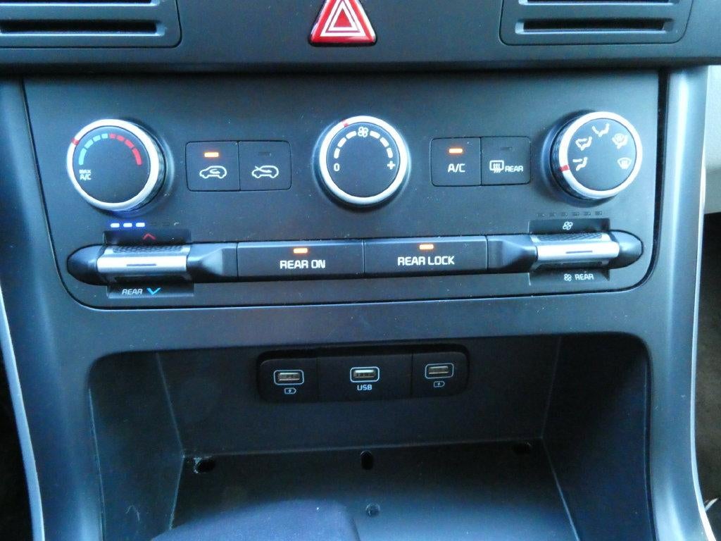 2023 Kia Carnival MPV LX Seat Package