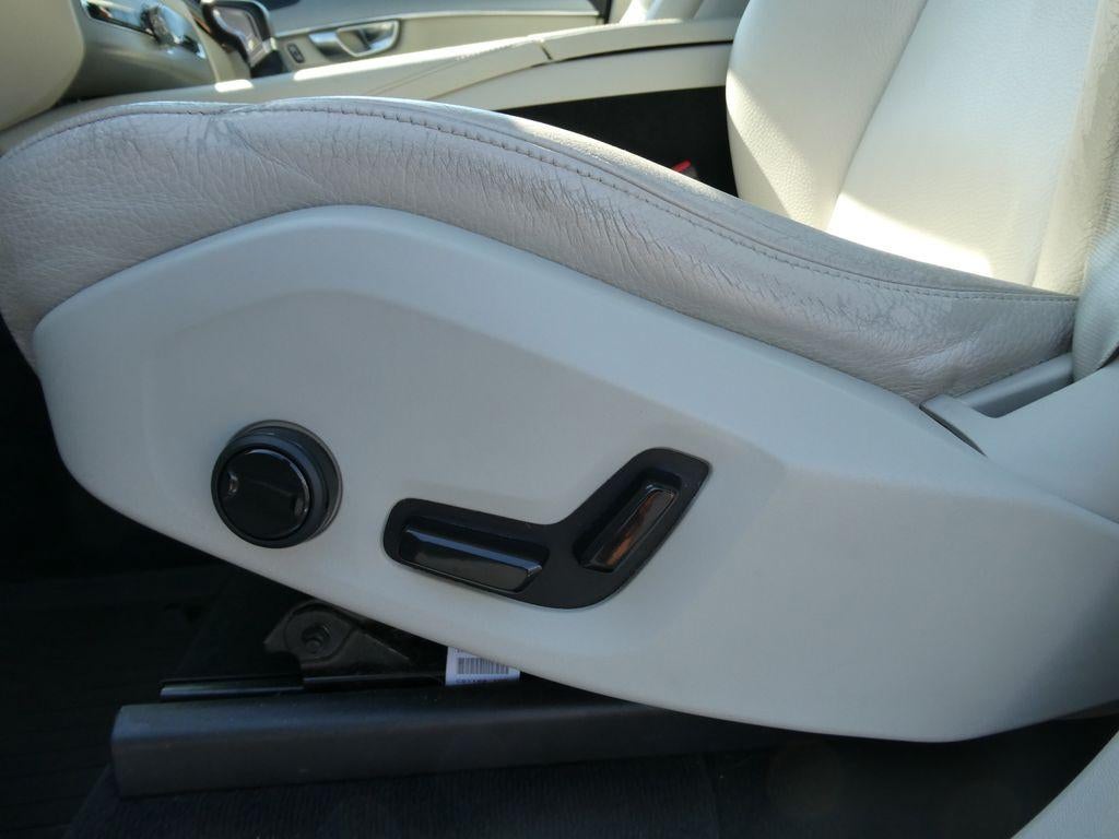 2021 Volvo XC90 T5 Momentum 7 Passenger